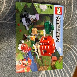 Brand new in box Lego Minecraft The Mushroom House